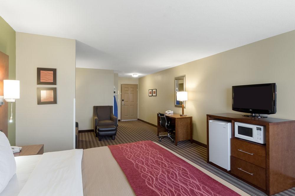 Comfort Inn & Suites Fayetteville-University Area Exterior foto