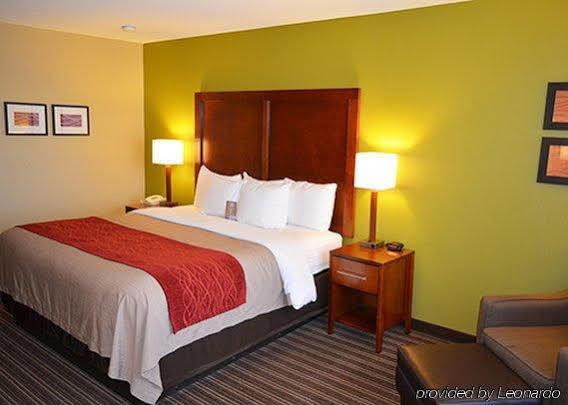 Comfort Inn & Suites Fayetteville-University Area Exterior foto